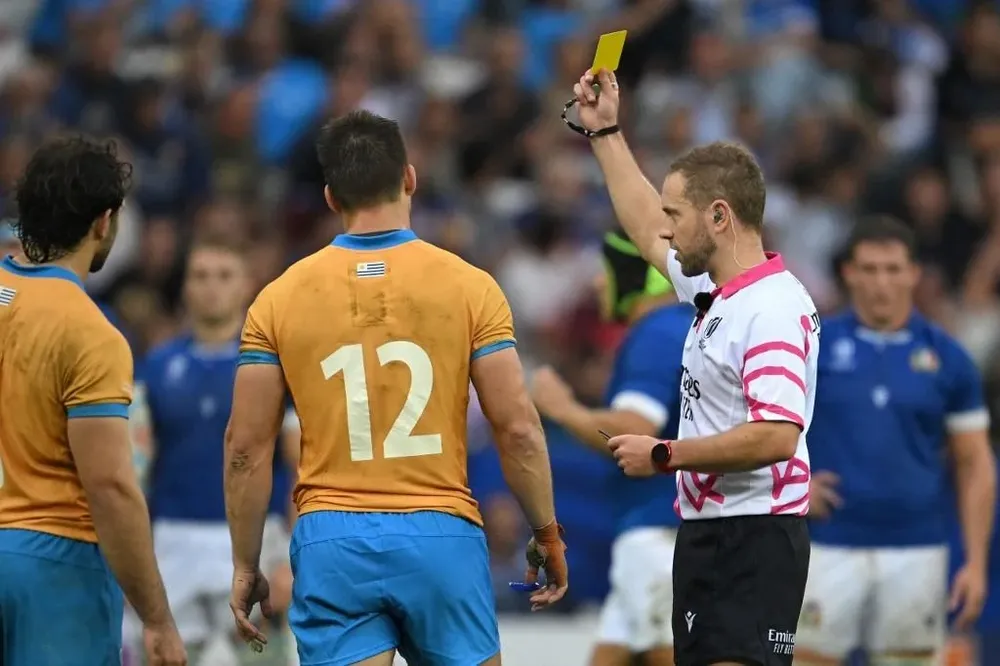 El momento de la tarjeta a Andrés Vilaseca