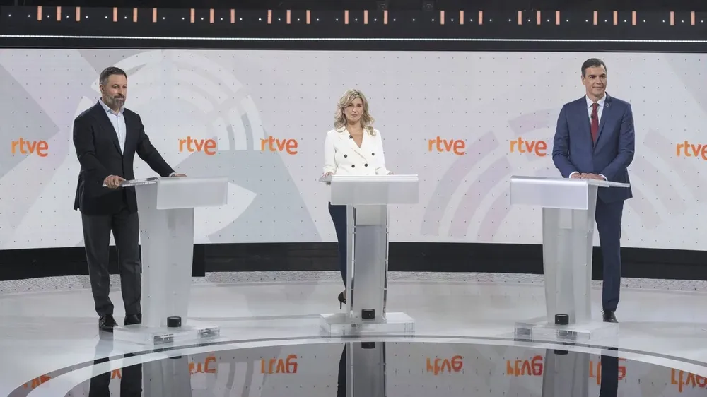 Santiago Abascal (VOX), Yolanda Díaz (Sumar) y Pedro Sánchez (PSOE) en RTVE.