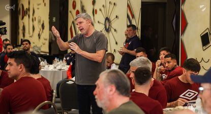 Alejandro Balbi y Juan Izquierdo en la concentración de Nacional en San Pablo antes del partido