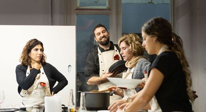 Cocina francesa, street food, India intensa, y vinos y picoteos son algunos de los talleres que ofrece el emprendimiento