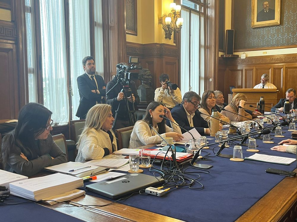 Senadores de la Comisión de Hacienda escuchan a los damnificados de Conexión Ganadera