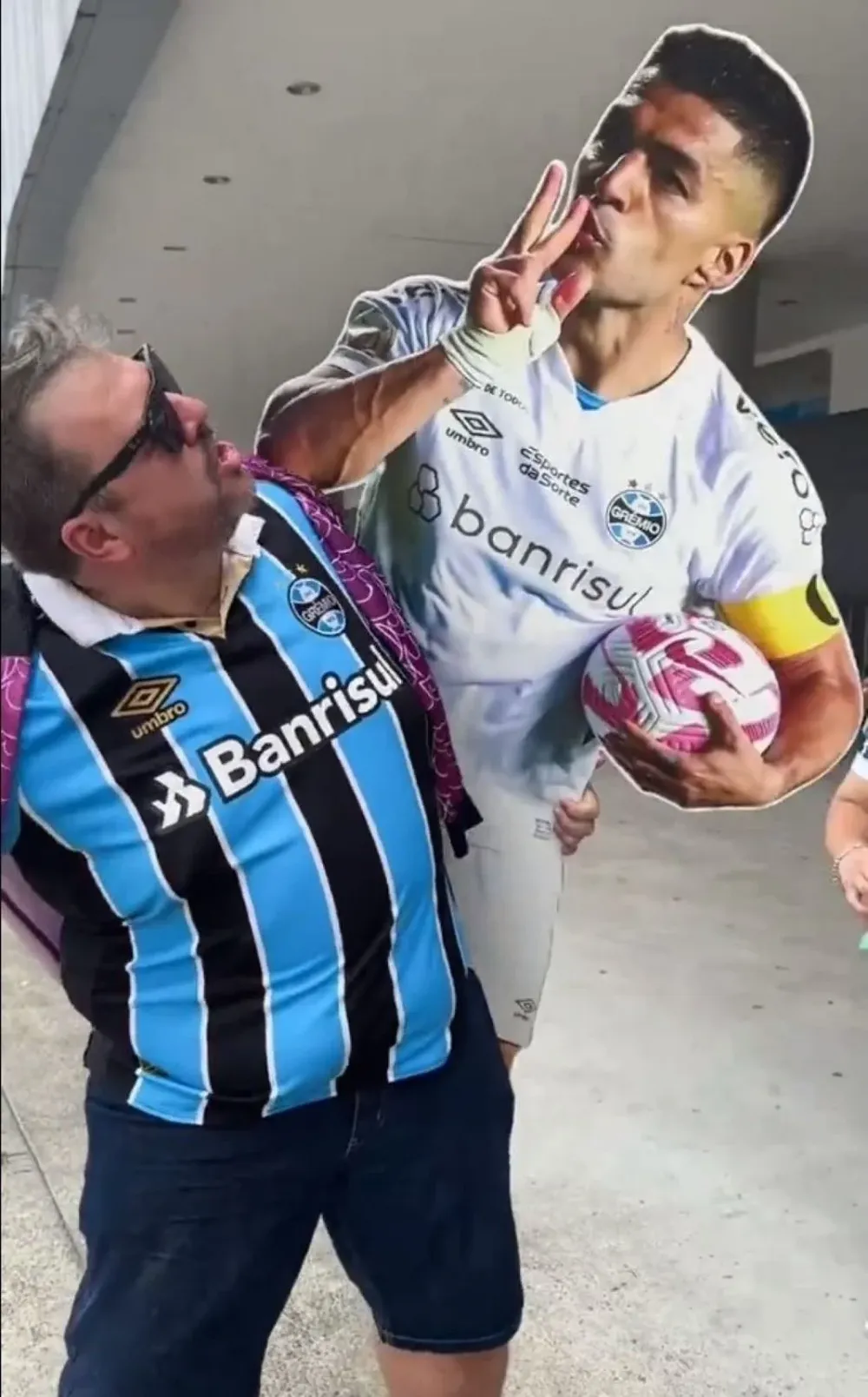Los hinchas de Gremio están con todo en la despedida como local de Luis Suárez