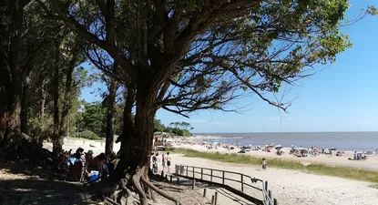 Una de las bajadas de la playa Mansa en Atlántida, cercana a la Expo Platea.