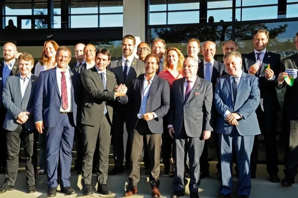 Inauguración del aeropuerto binacional de Rivera