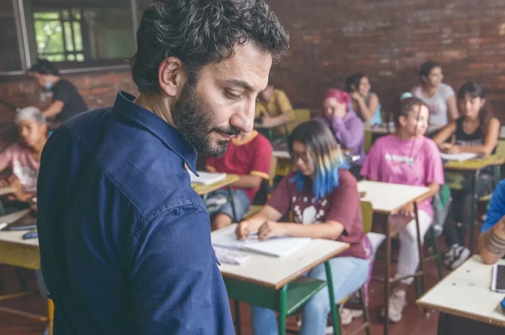 Juan Minujín protagoniza El suplente, que se estrena en cines esta semana