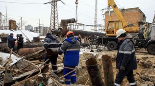 Los ataques rusos contra el sistema eléctrico de Ucrania se han reanudado, dejando a miles de personas sin luz ni calefacción durante el crudo invierno.