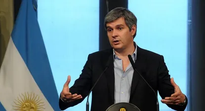 El jefe de Gabinete, Marcos Peña, confirmó este lunes la salida de Prat-Gay