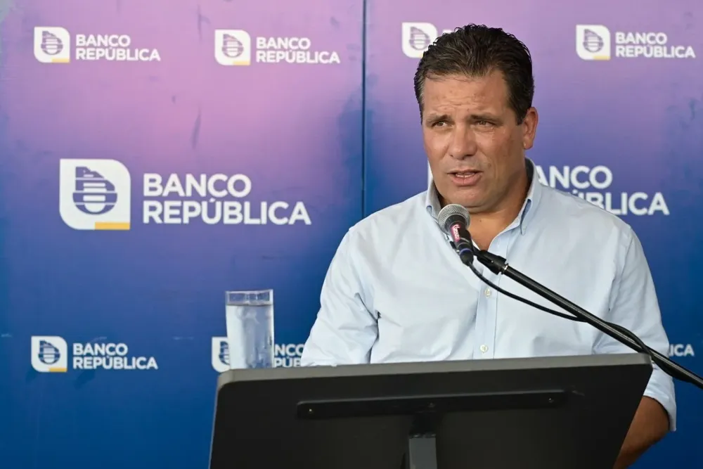 Ec. Salvador Ferrer, presidente del BROU, durante su oratoria en la Expoactiva Nacional.