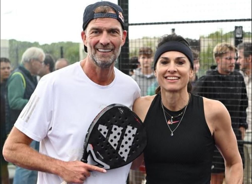 Jürgen Klopp y Gabriela Sabatini participaron de una exhibición de pádel