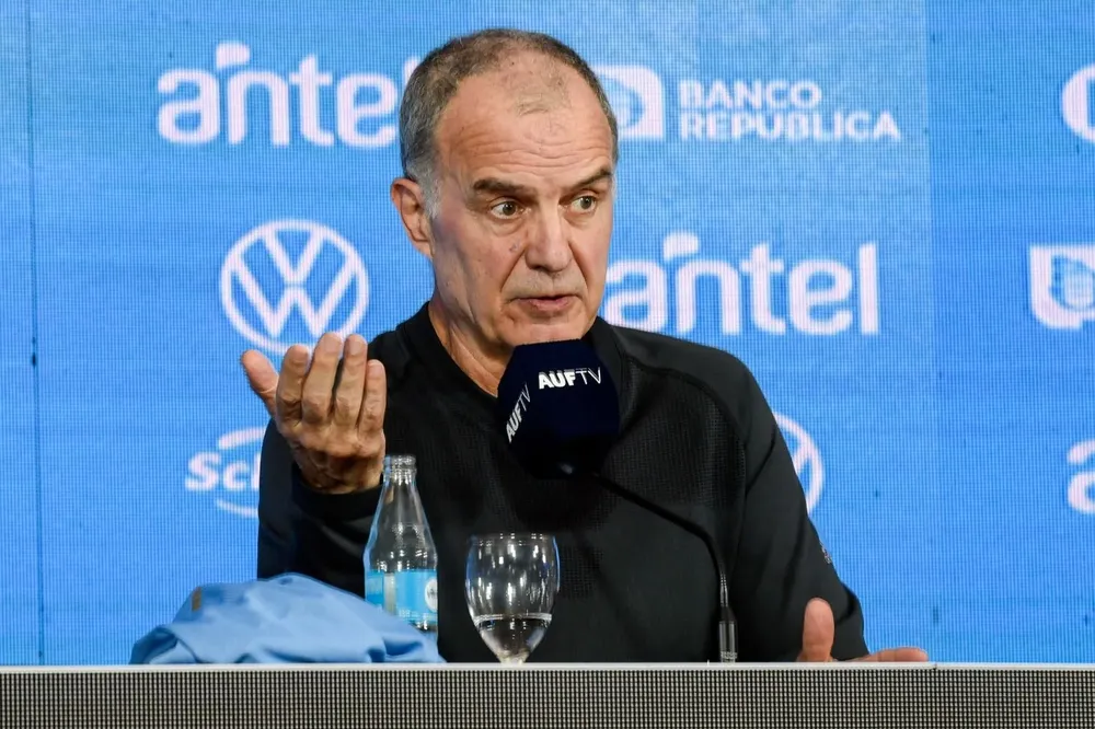 Bielsa en su presentación como técnico de Uruguay en mayo