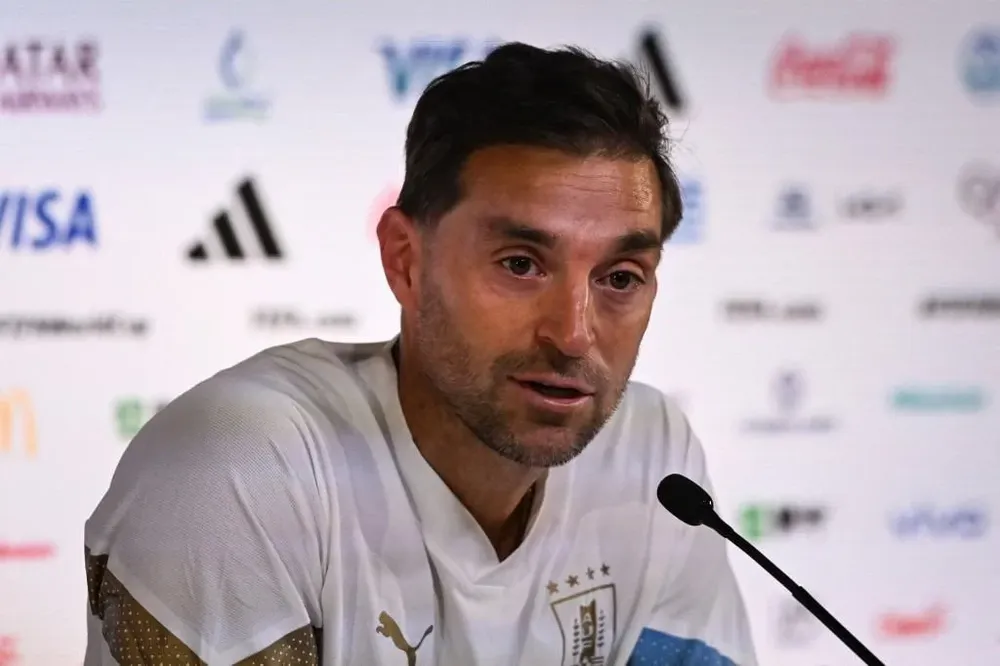 Diego Alonso en la conferencia previa al debut de Uruguay en Qatar 2022