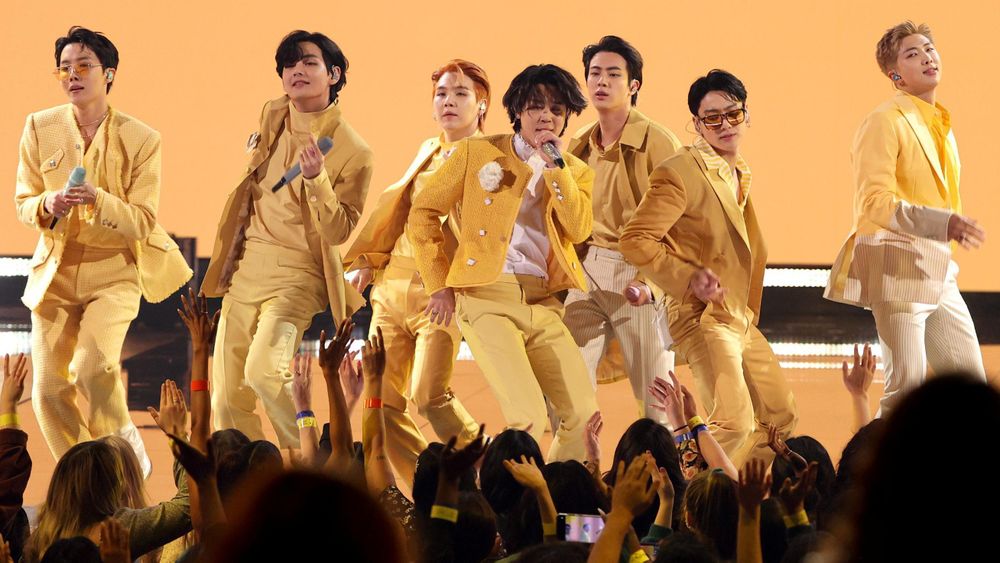 BTS llevó el K-pop al gran público occidental con éxitos como Dynamite y Butter.