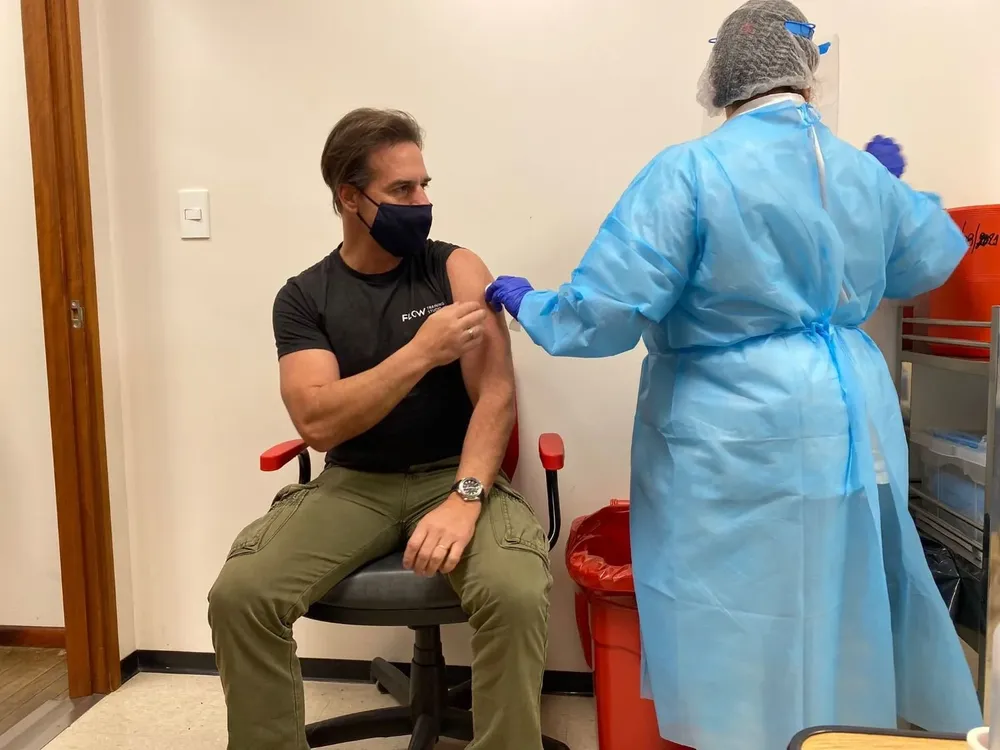 Lacalle Pou recibió la tercera dosis de la vacuna anticovid, el 28 de agosto de 2021 en el Círculo Católico de Cordón