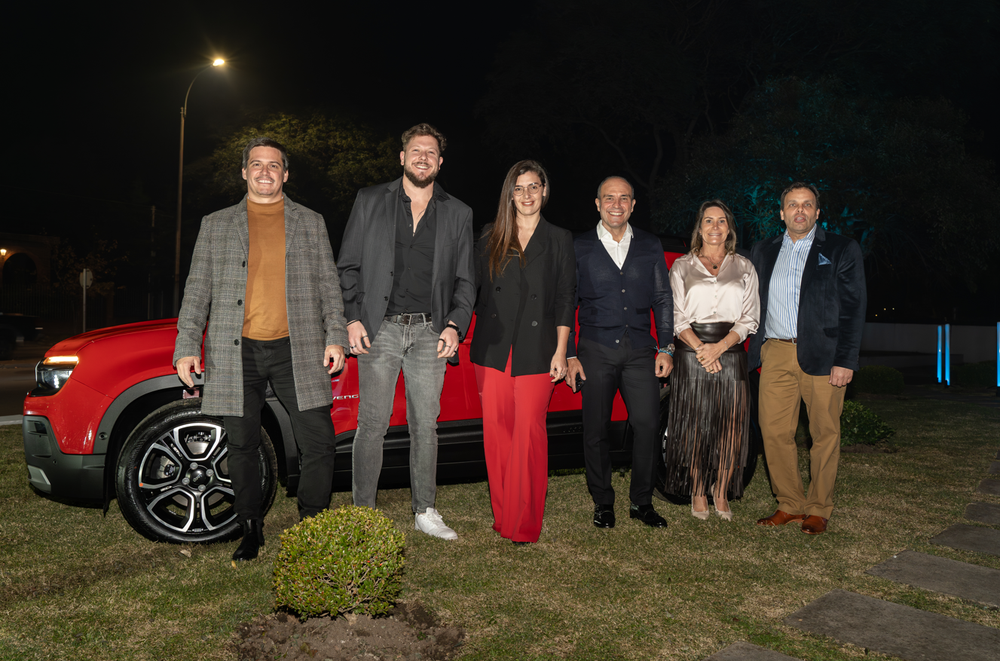 De Grupo SEVEL: Martín Cervini, Esteban Borges, Micaela Quintana, Domenico Capelli, Gaby Coletto, Gonzalo Feistler.