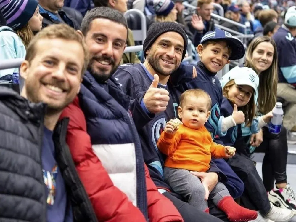 Lodeiro y familia en las tribunas del Climate Pledge Arena