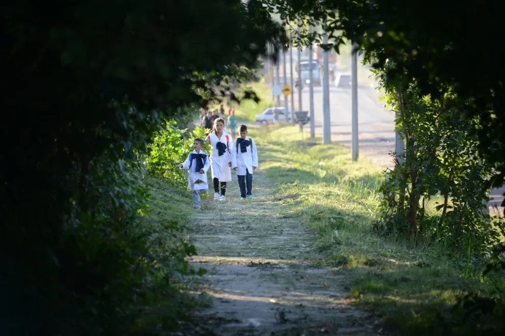 La pareja mantenía relaciones sexuales a escasos metros de tres centros educativos