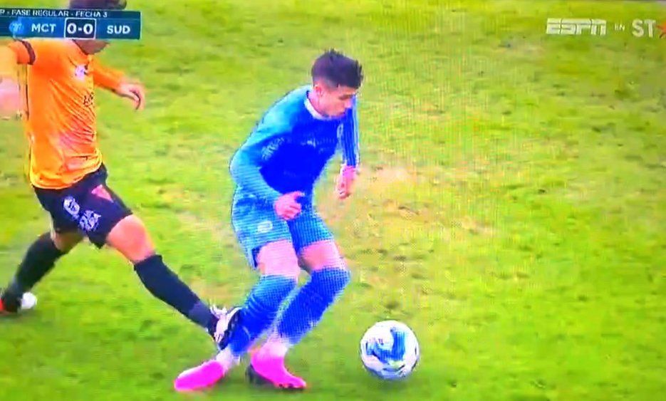 La patada de González a Altez