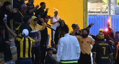 Hinchas de Peñarol realizaron banderazo en la sede: Qué se vayan todos, que no quede ni uno solo