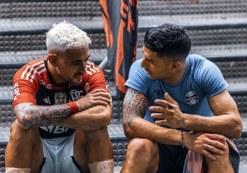 Giorgian De Arrascaeta y Luis Suárez