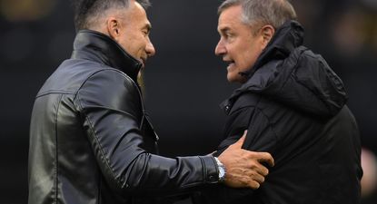 Gustavo Matosas, técnico de Danubio, y Diego Aguirre, entrenador de Peñarol, en el partido por el Torneo Clausura
