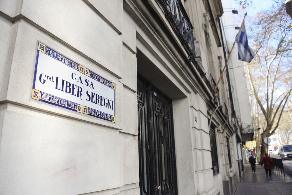 20240704 Fachada de la sede del Frente Amplio, FA..jpg