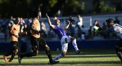 Defensor le ganó a la IASA en el Palermo