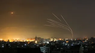 Una imagen muestra que se dispararon cohetes hacia Israel desde Beit Lahia, en el norte de la Franja de Gaza