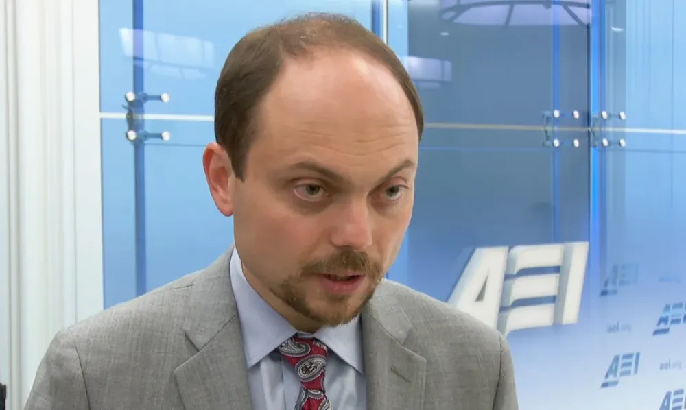 Vladimir Kara-Murza padece una enfermedad nerviosa llamada polineuropatía debido a dos intentos de envenenamiento.