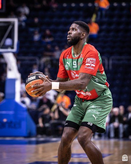 Jamil Wilson de Aguada en las finales de la Liga Uruguaya de Básquetbol ante Nacional Jamil Wilson de Aguada en las finales de la Liga Uruguaya de Básquetbol ante Nacional