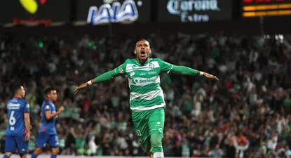 Franco Fagúndez celebra su primer gol para Santos Laguna de México