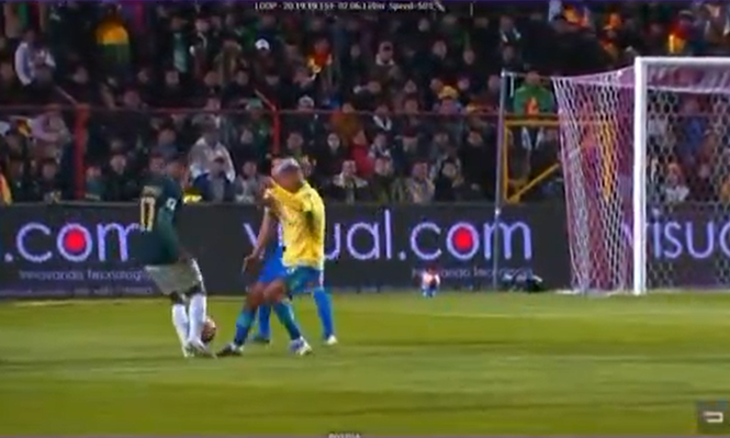 El increíble penal que le cobraron a Bolivia ante Brasil en La Paz con el que avanzó al repechaje en el cierre de las Eliminatorias: mirá el video