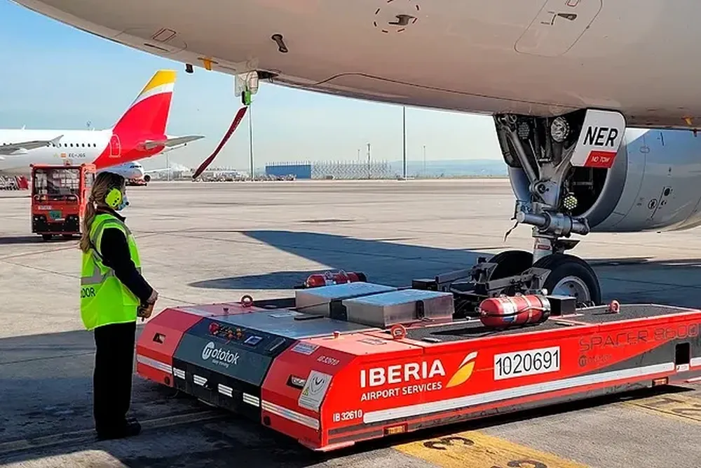 Trabajadores durante la huelga del handling de Iberia.