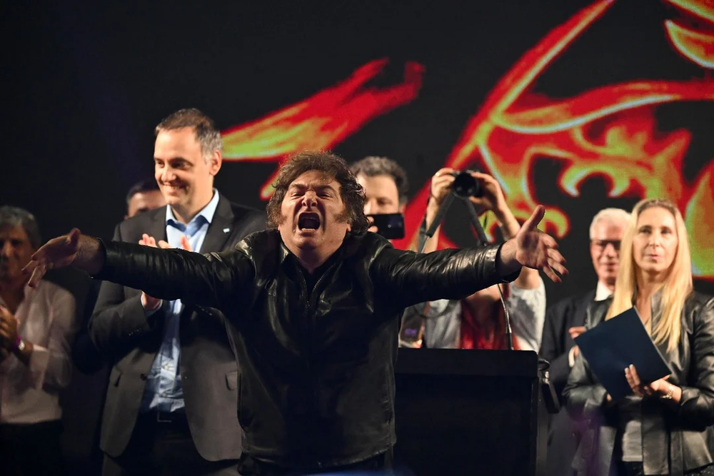 Según la encuesta, Javier Milei se posiciona como uno de los dirigentes con mejor imagen y menor diferencial negativo.