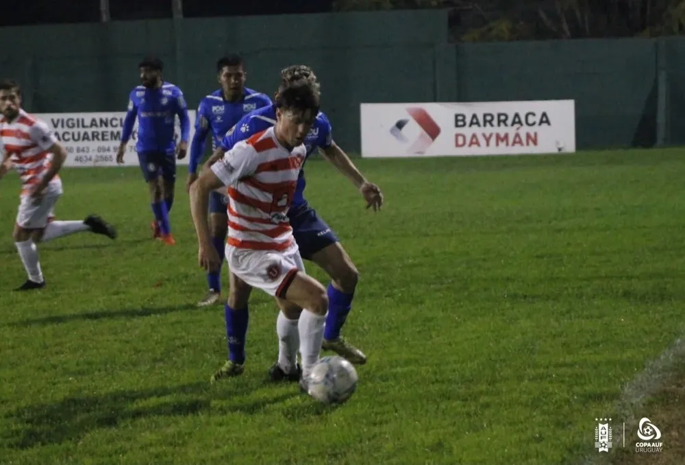 Universitario de Salto eliminó a Paysandú FC de Sebastián Abreu