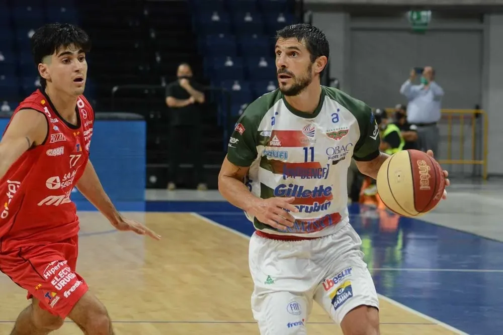García Morales, 14 puntos