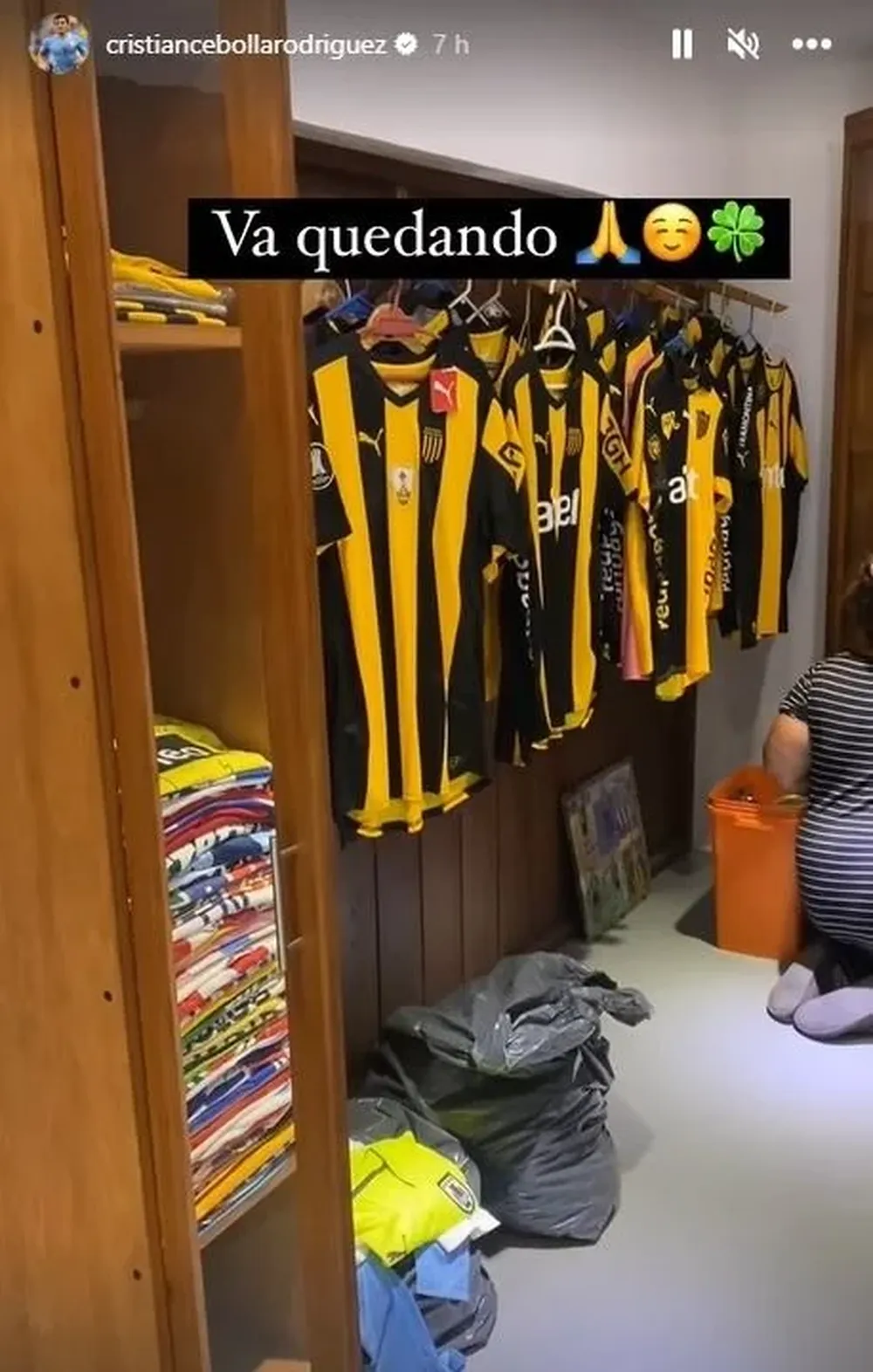 El Cebolla Rodríguez mostró su impresionante colección de camisetas de Peñarol y otros equipos