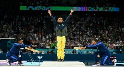 Simone Biles y Jordan Chiles homenajean a Rebeca Andrade