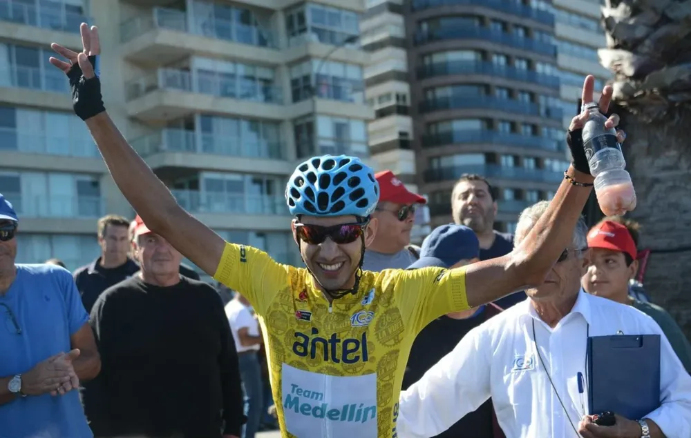Walter Vargas celebra su título