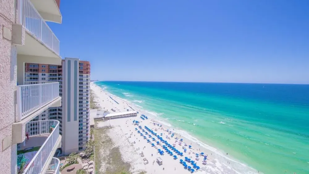 Las playas del norte y del sur de España atraen a los inversores.