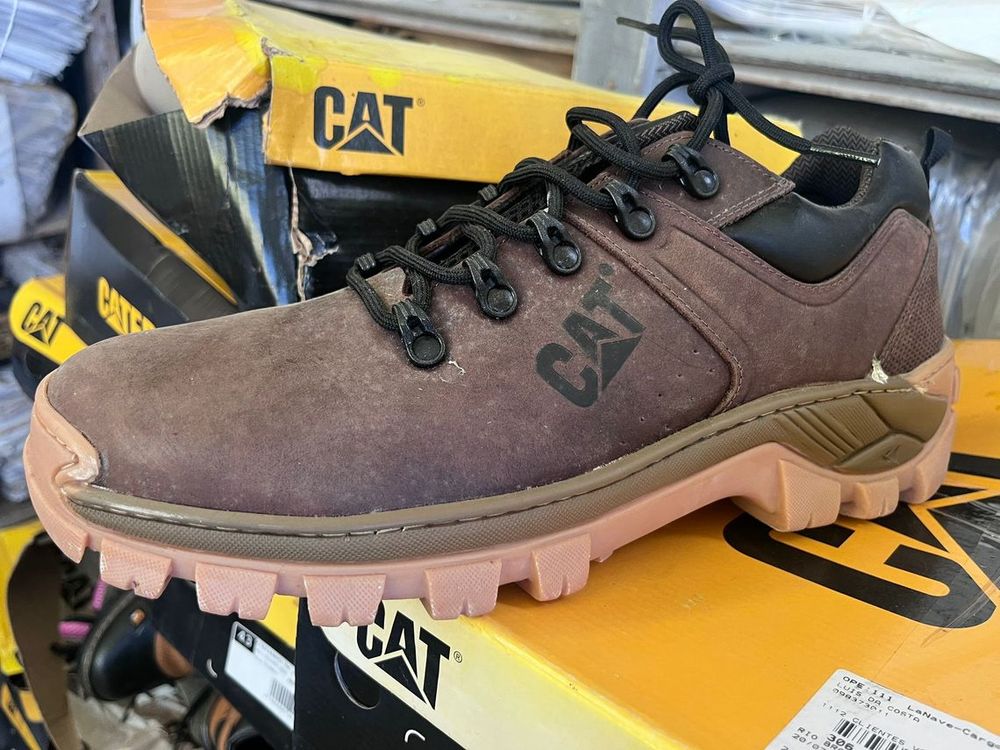 Daleira remat más de 350 pares de botas Caterpillar.