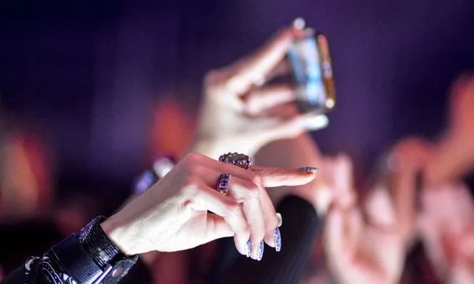 Pub anuncia reapertura y provoca fuertes críticas en las redes