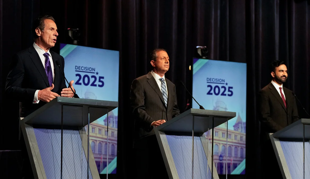 Andrew Cuomo, Brad Lander y Zohran Mamdani en el debate para las primarias para la alcaldía de Nueva York.&nbsp;