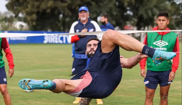 La espectacular chilena de Pereiro en Los Céspedes