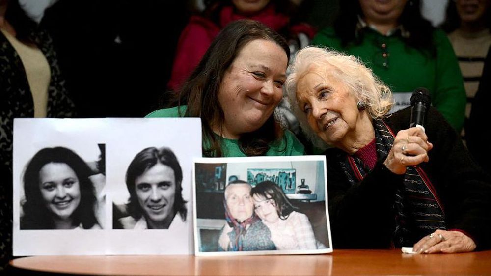 Adriana Metz y Estela de Carlotto.