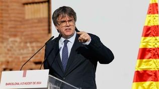 Puigdemont burla a los Mossos y se esfuma tras encabezar un acto independentista en el Arco de Triunfo de Barcelona