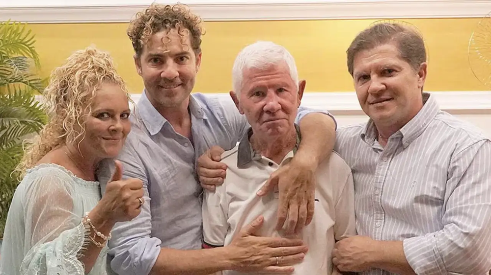 David Bisbal junto a su familia.