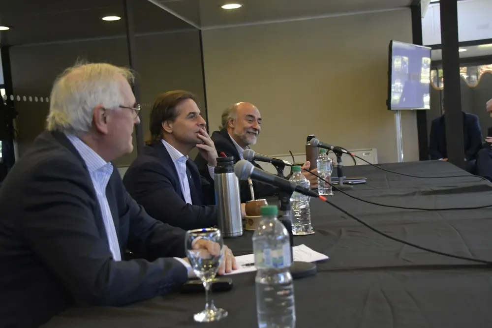 Reunión por la reforma de seguridad social en la residencia Suarez y Reyes