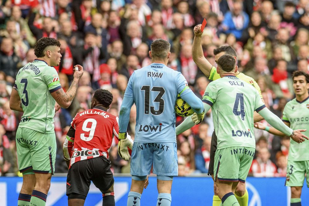 La roja a Alan Matturro del juez Alejandro Muñiz Ruiz 