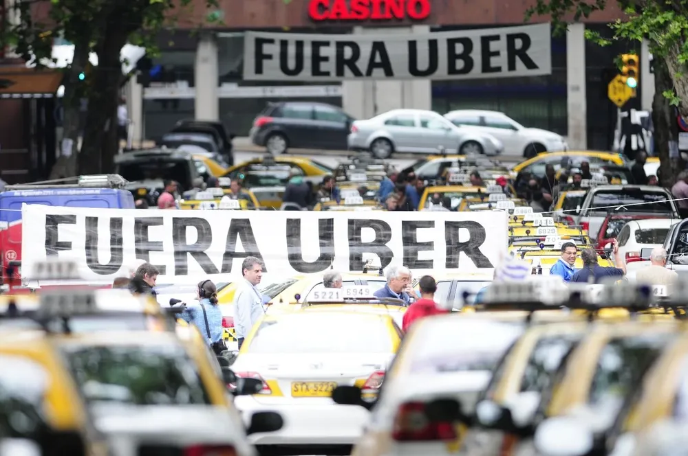 Protestas por la llegada de Uber al Uruguay en 2015