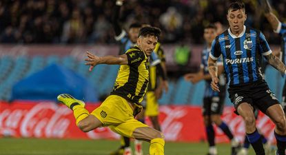 Maximiliano Silvera de Peñarol ante Liverpool por la semifinal de la Liga AUF Uruguaya